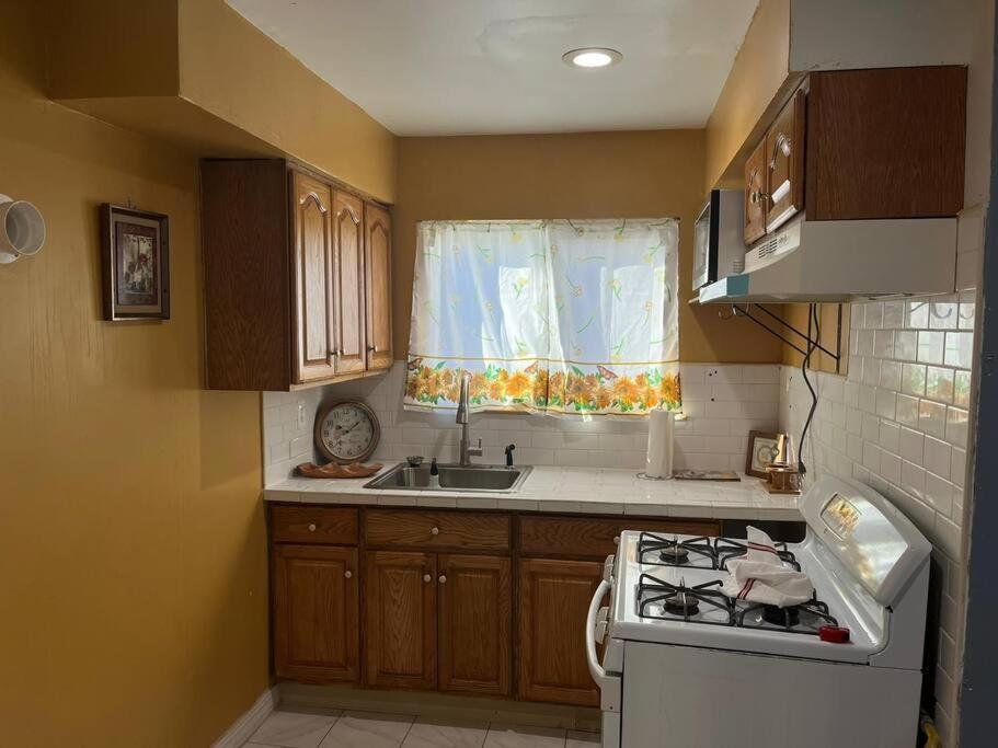 Your Cozy Comfy Rental New York Eksteriør billede